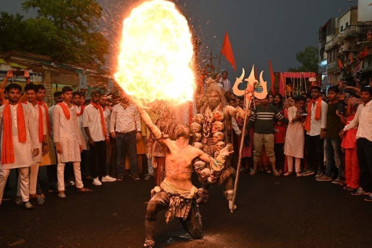 नारायणपुर में सर्व समाज द्वारा हनुमान जन्मोत्सव को ऐतिहासिक रूप से भव्य शोभा यात्रा निकाल कर मनाया गया।