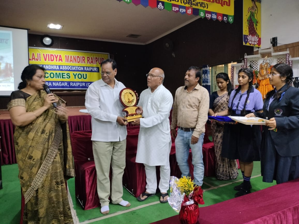 श्री बालाजी विद्या मंदिर के छात्रों ने किया जीवन में सुकून पाने के 11 उपयोगी मुद्राओं का अभ्यास,जाने वो 11 अभ्यास क्या हैं ?