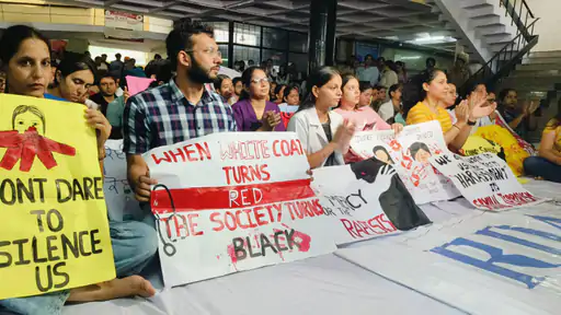 कोलकाता में ट्रेनी डॉक्टर के रेप-मर्डर के विरोध में दिल्ली समेत देशभर के रेजिडेंट डॉक्टर हड़ताल पर हैं,सुप्रीम कोर्ट में सुनवाई कल …