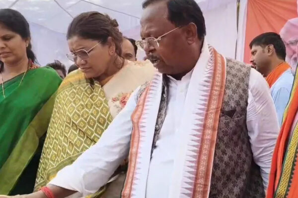 समाधान शिविर में आंगनबाड़ी कार्यकर्ता फूट-फूट कर रोई, मंत्री नेताम ने दिए सख्त कार्रवाई के निर्देश…