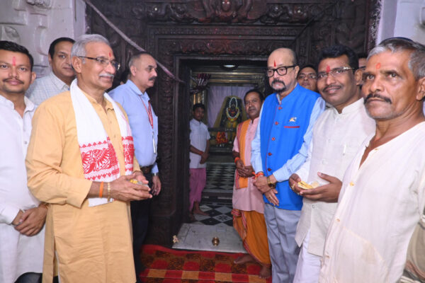 “राज्यपाल रमेन डेका ने राजिम में किए मंदिर दर्शन, प्रदेश की खुशहाली की कामना की”…