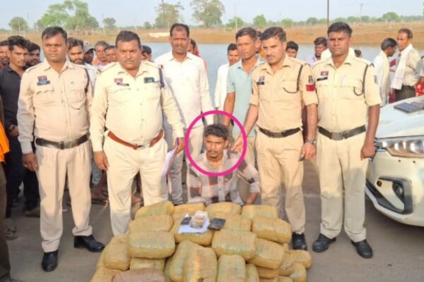 बेमेतरा पुलिस ने 103 किलो गांजे के साथ आरोपी को किया गिरफ्तार, 15.40 लाख की संपत्ति जब्त…
