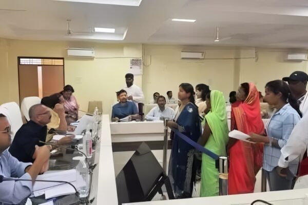 जनदर्शन में उमड़ी भीड़, कलेक्टर ने सुनीं समस्याएं; अधिकारियों को त्वरित समाधान के दिए निर्देश…