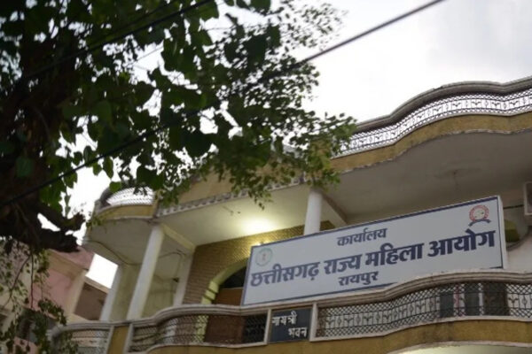 महासमुंद में महिला आयोग की 10वीं जनसुनवाई सम्पन्न, डॉ. किरणमयी नायक ने की संवेदनशील मामलों की समीक्षा…